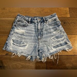 AE STRIGID ripped denim mom short - size 2 faded indigo